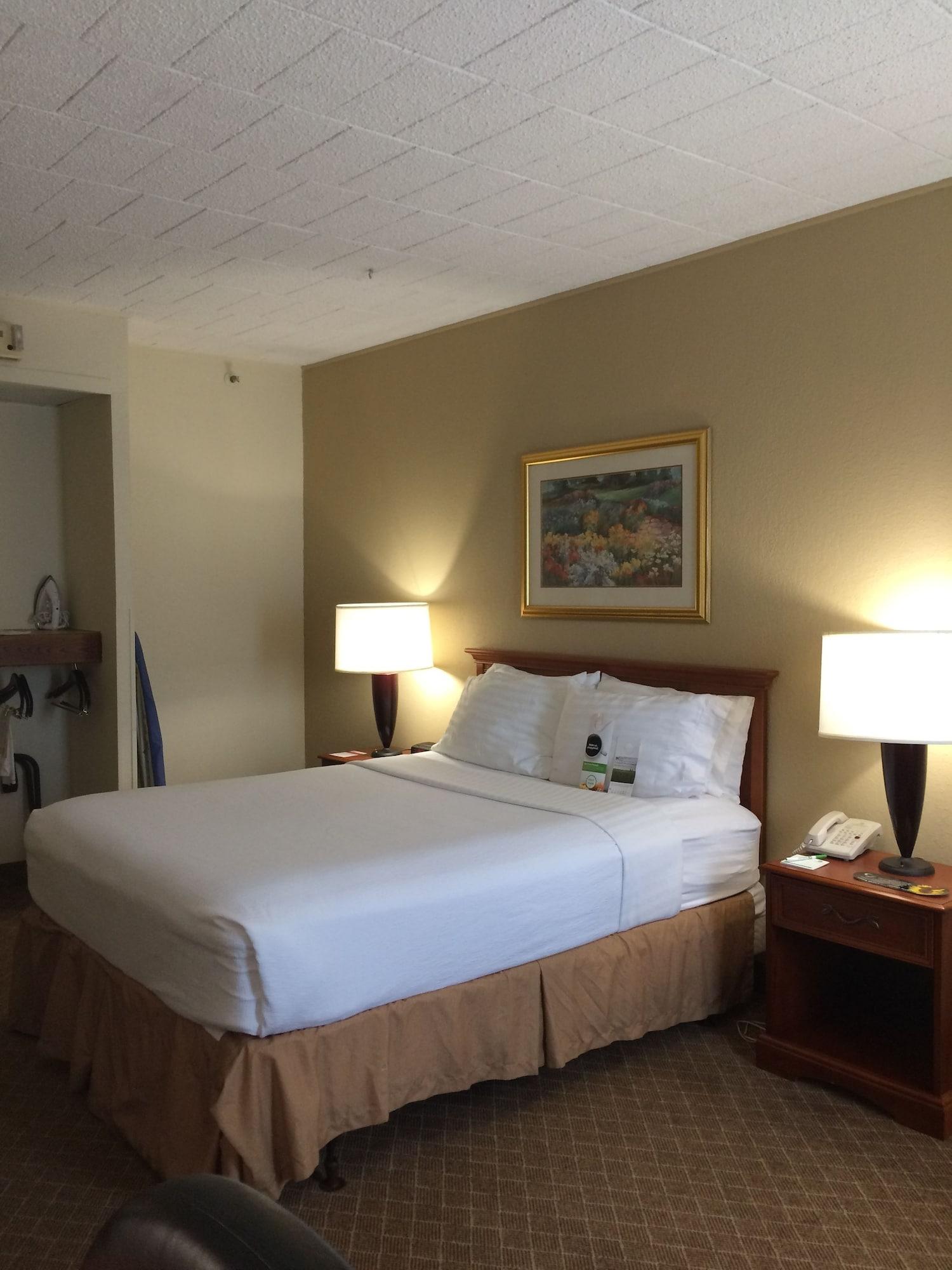 Clarion Inn Frederick Event Center Экстерьер фото