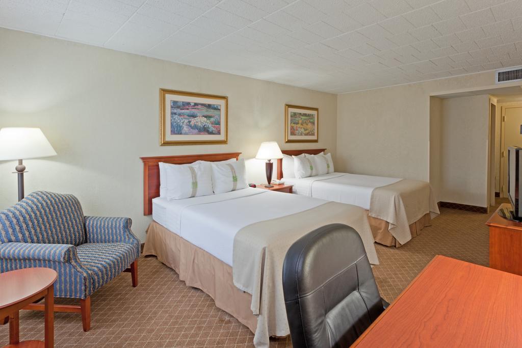Clarion Inn Frederick Event Center Экстерьер фото