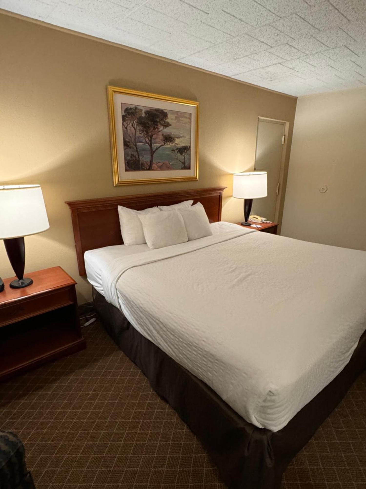 Clarion Inn Frederick Event Center Экстерьер фото