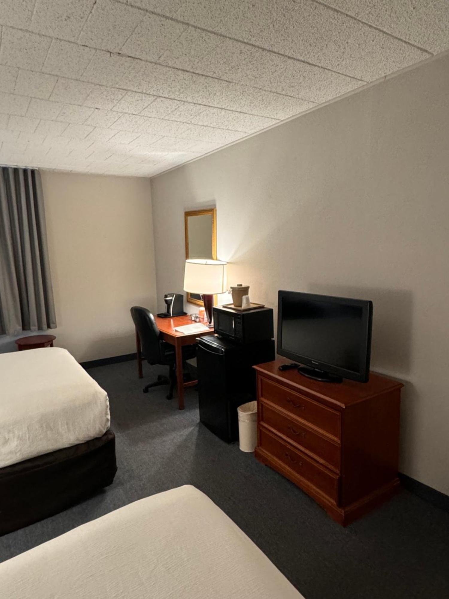 Clarion Inn Frederick Event Center Экстерьер фото