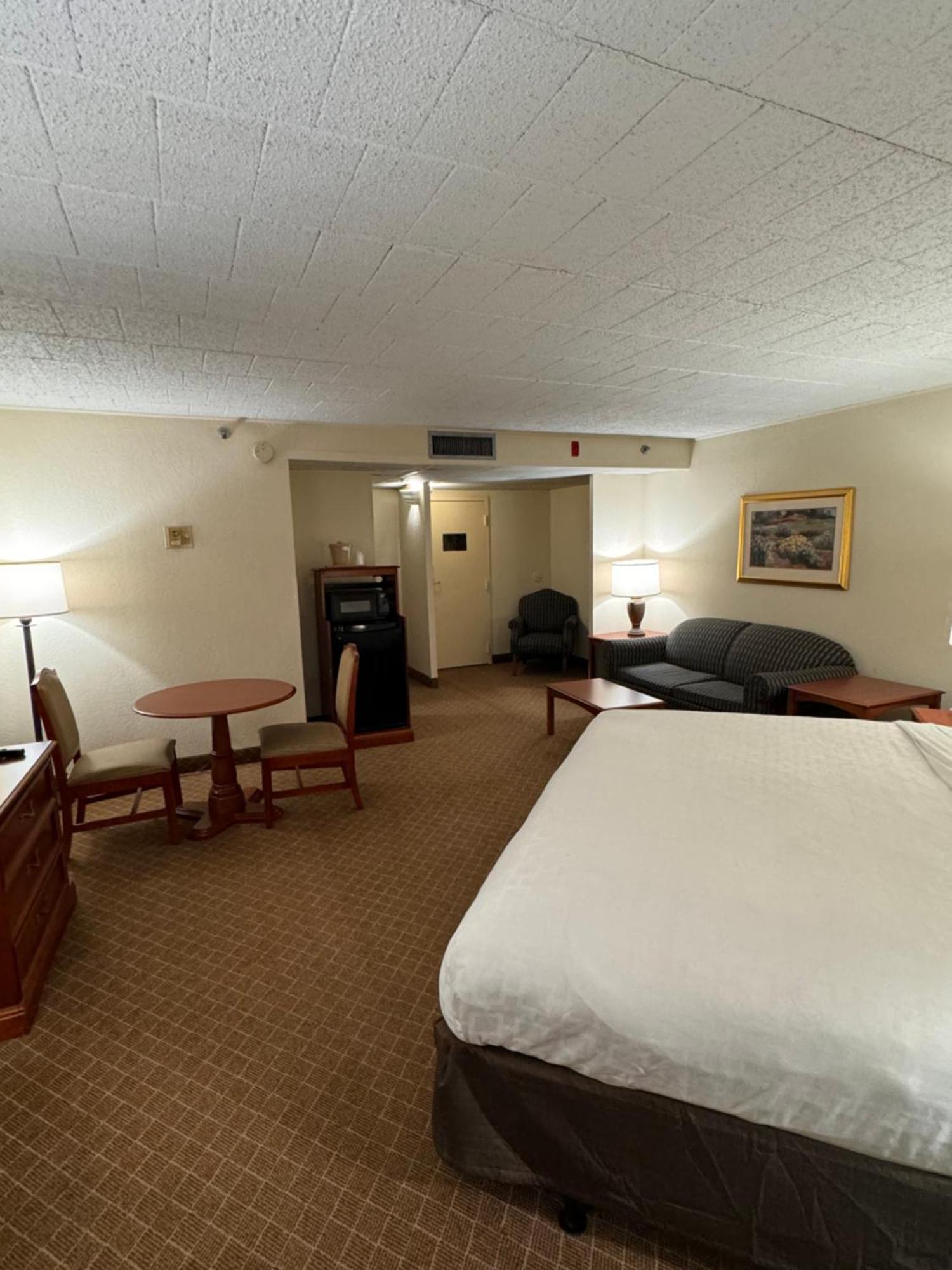Clarion Inn Frederick Event Center Экстерьер фото