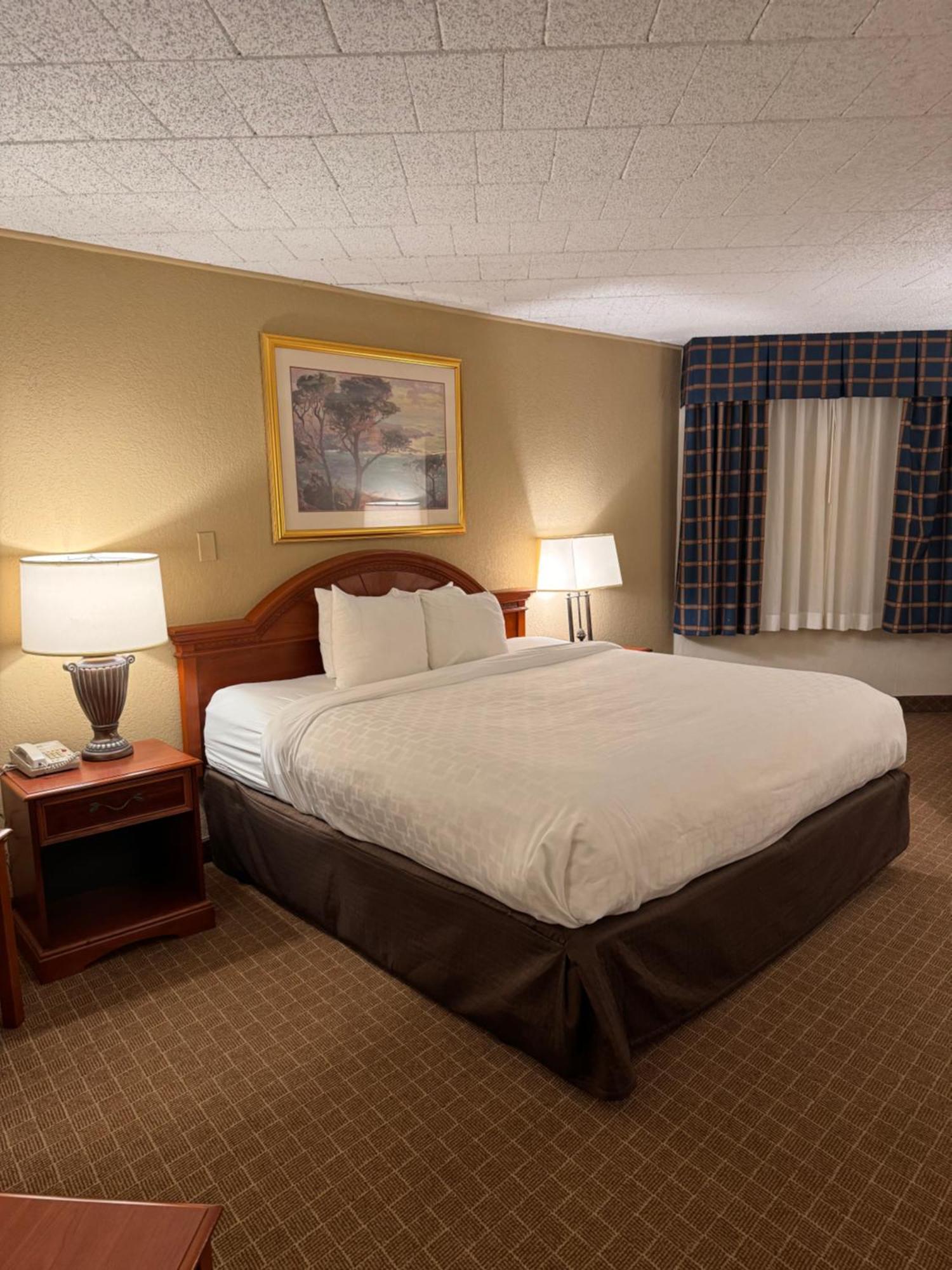Clarion Inn Frederick Event Center Экстерьер фото